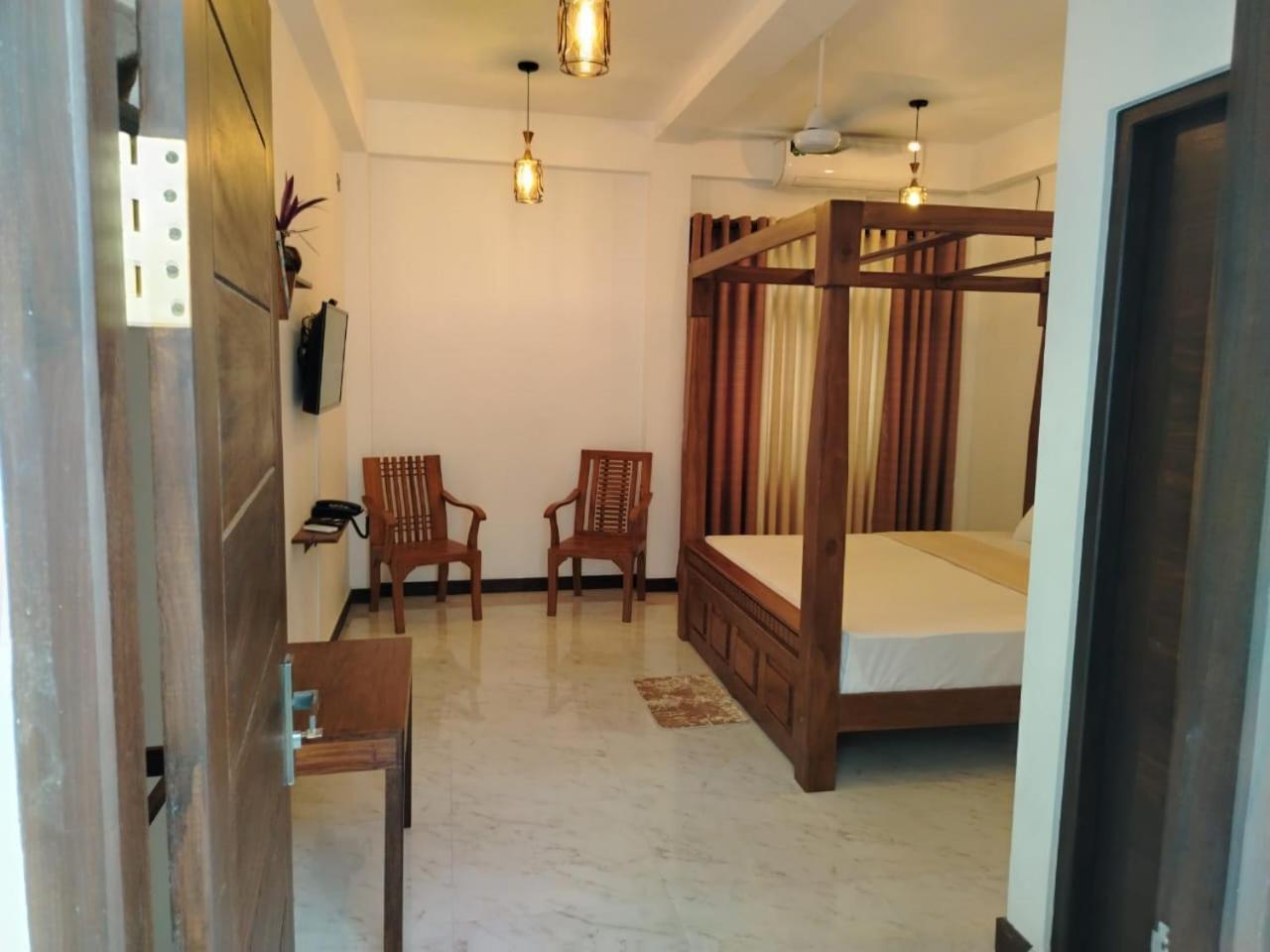 Diora Hotel Ratnapura Exterior photo