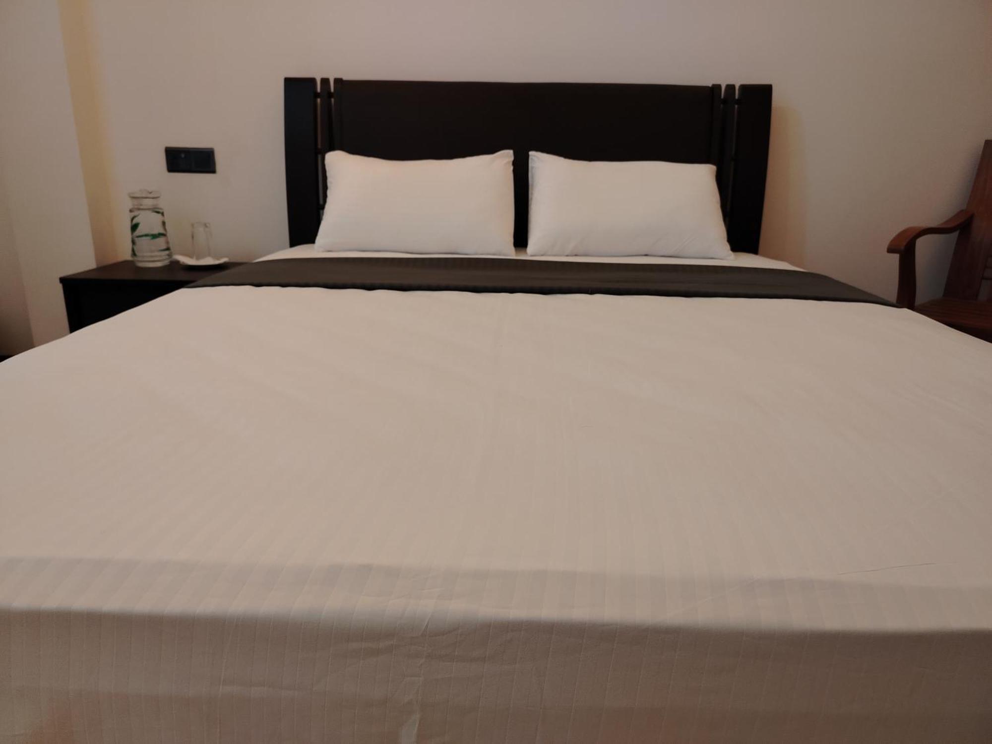 Diora Hotel Ratnapura Room photo