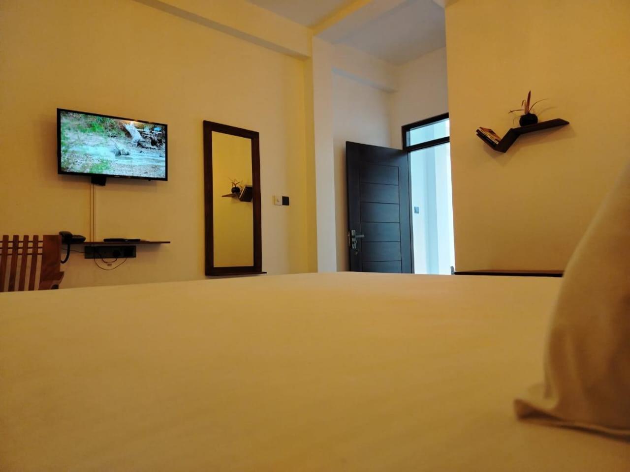 Diora Hotel Ratnapura Exterior photo