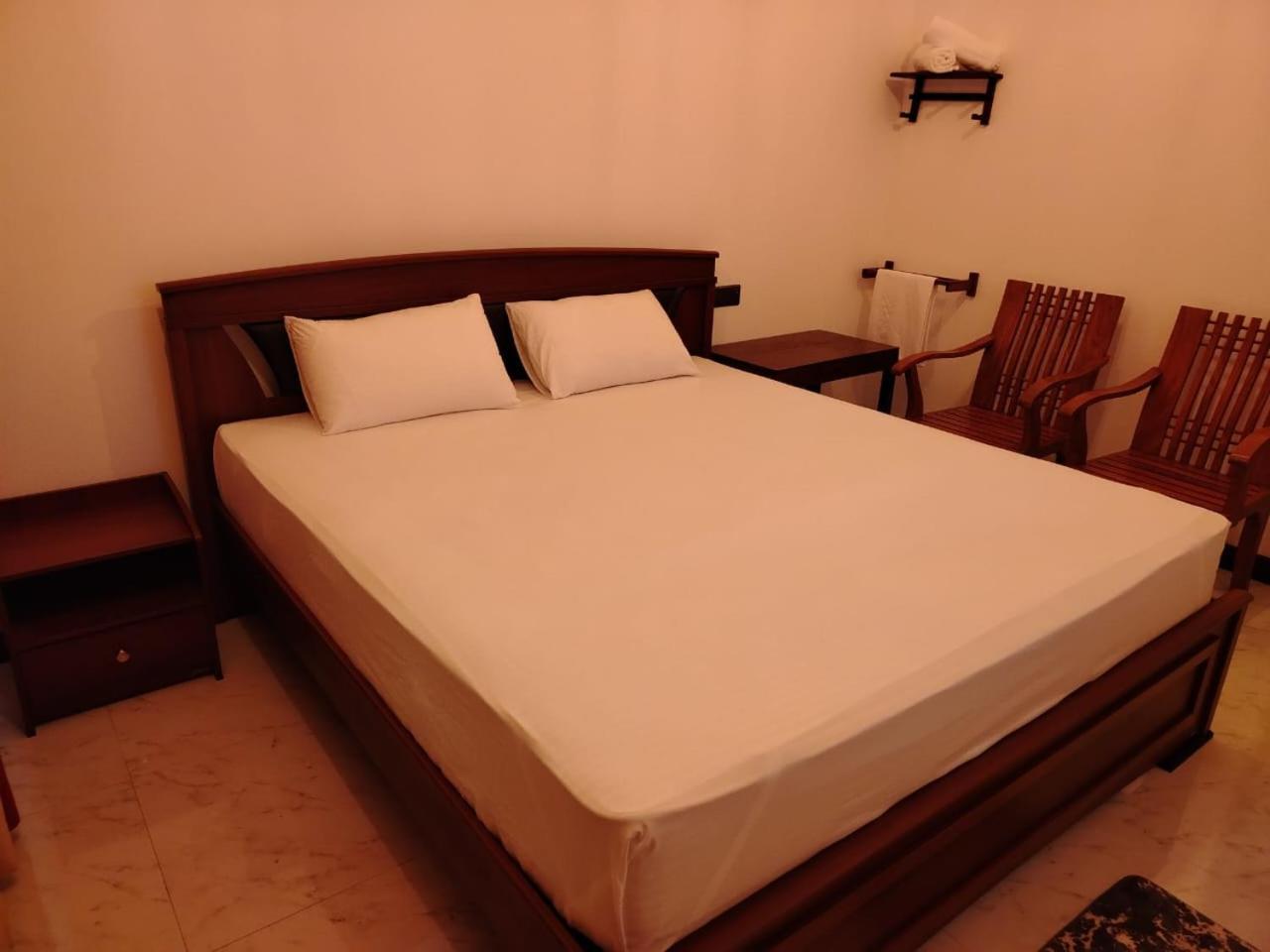 Diora Hotel Ratnapura Exterior photo