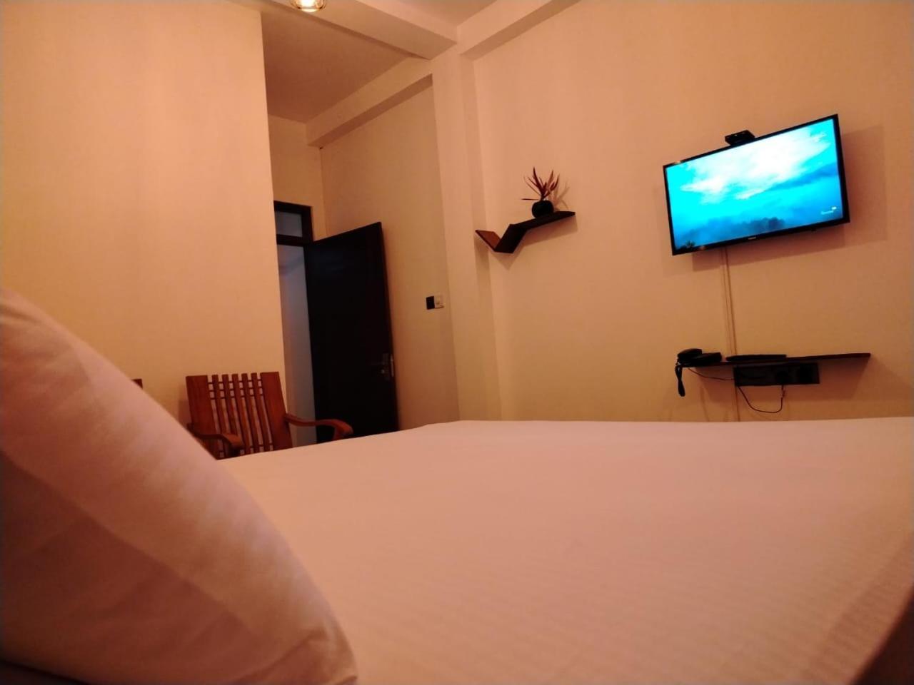Diora Hotel Ratnapura Exterior photo