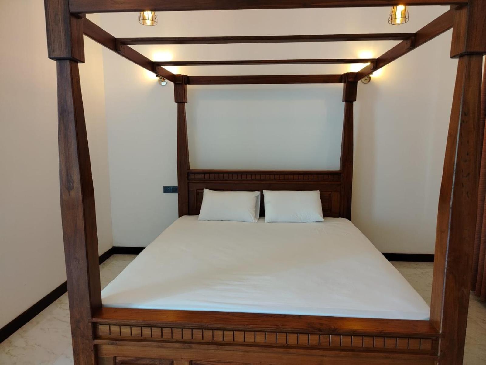 Diora Hotel Ratnapura Exterior photo