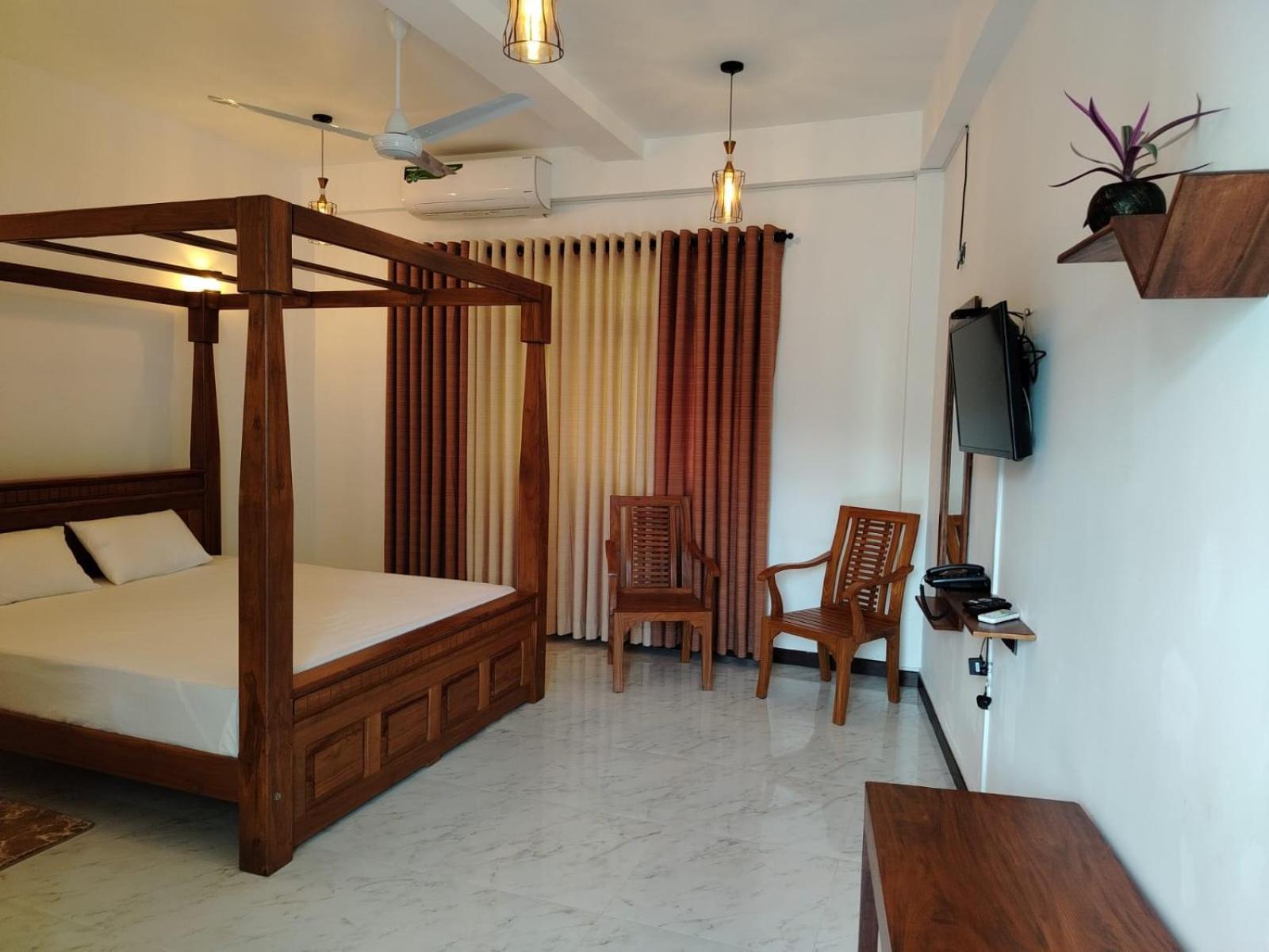 Diora Hotel Ratnapura Exterior photo